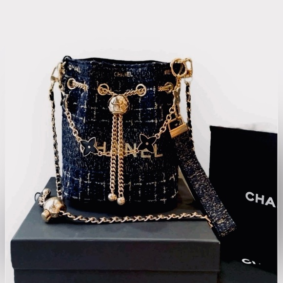 Chanel BLACK Tweed Bucket Bag with Gold Hardware NWB VIP Item - Picture 3 of 9